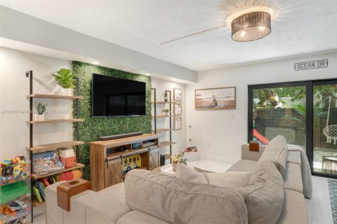 Купить таунхаус в Майами, Флорида 2 спальни, 81.38м2, № 1977317 - фото 5