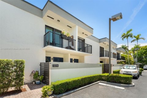Купить таунхаус в Майами, Флорида 2 спальни, 81.38м2, № 1977317 - фото 30