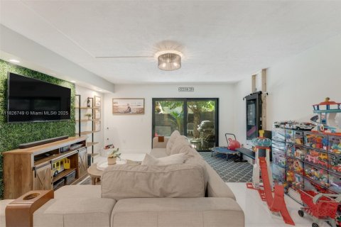 Купить таунхаус в Майами, Флорида 2 спальни, 81.38м2, № 1977317 - фото 6