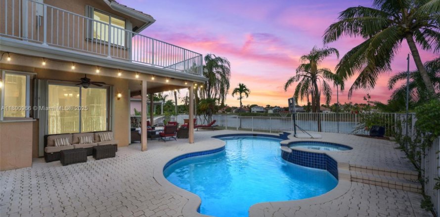 Casa en Pembroke Pines, Florida 4 dormitorios, 298.31 m2 № 1697329