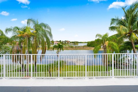 Casa en venta en Pembroke Pines, Florida, 4 dormitorios, 298.31 m2 № 1697329 - foto 25