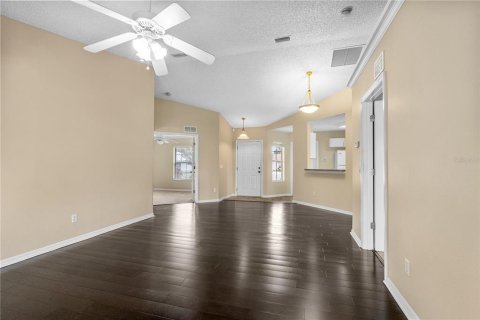 House in South Daytona, Florida 3 bedrooms, 111.85 sq.m. № 1913123 - photo 7