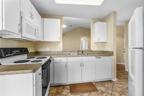 House in South Daytona, Florida 3 bedrooms, 111.85 sq.m. № 1913123 - photo 8