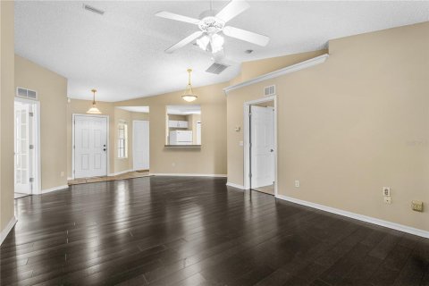House in South Daytona, Florida 3 bedrooms, 111.85 sq.m. № 1913123 - photo 6