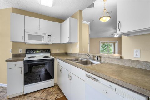 House in South Daytona, Florida 3 bedrooms, 111.85 sq.m. № 1913123 - photo 9
