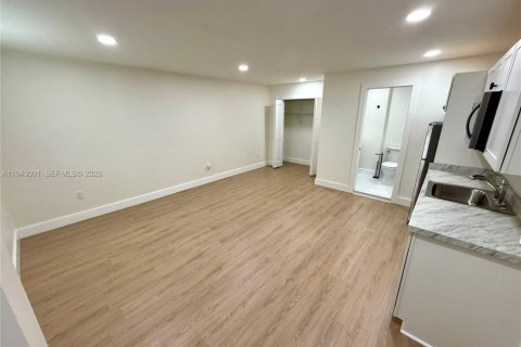 Immobilier commercial à louer à Miami, Floride: 117.61 m2 № 1999382 - photo 5