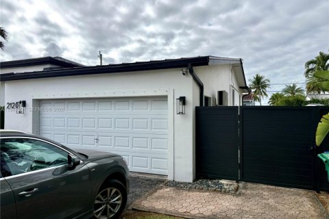 Immobilier commercial à Miami, Floride 117.61 m2 № 1999382