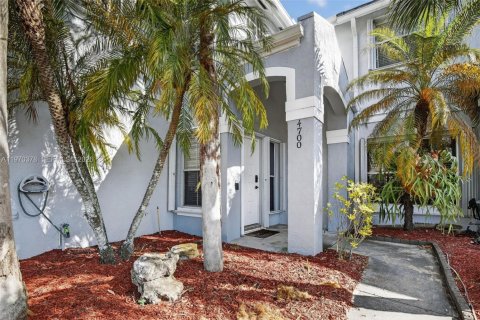 Купить таунхаус в Дейви, Флорида 3 спальни, 184.5м2, № 2036428 - фото 3