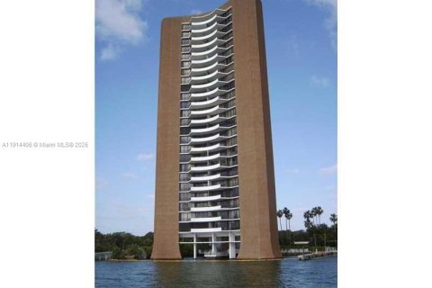 Copropriété à vendre à Miami, Floride: 2 chambres, 163.79 m2 № 1970378 - photo 1