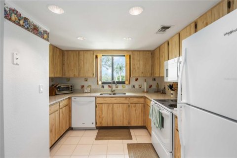 Copropriété à louer à Punta Gorda, Floride: 2 chambres, 125.14 m2 № 2213380 - photo 6