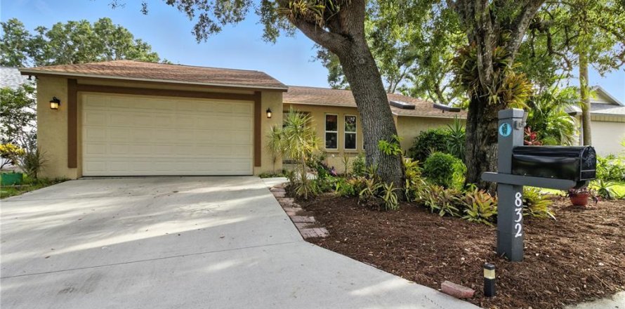 House in Sarasota, Florida 5 bedrooms, 245.26 sq.m. № 1823056