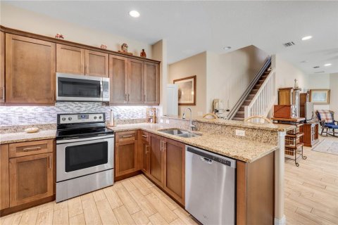Townhouse in New Smyrna Beach, Florida 4 bedrooms, 221.01 sq.m. № 2110715 - photo 15