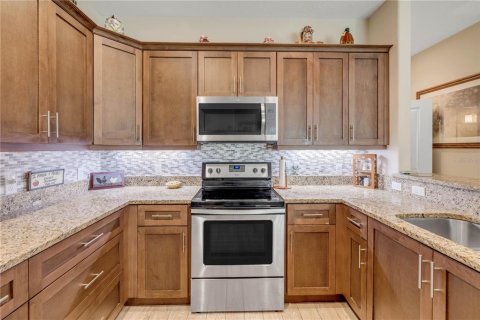 Townhouse in New Smyrna Beach, Florida 4 bedrooms, 221.01 sq.m. № 2110715 - photo 14