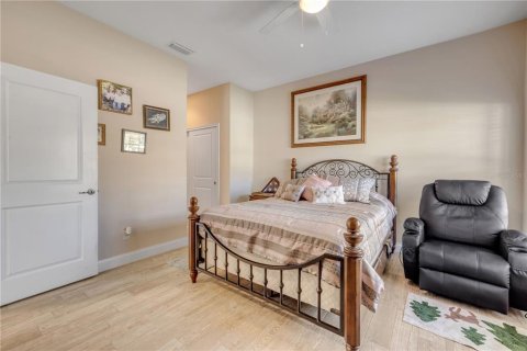 Townhouse in New Smyrna Beach, Florida 4 bedrooms, 221.01 sq.m. № 2110715 - photo 18