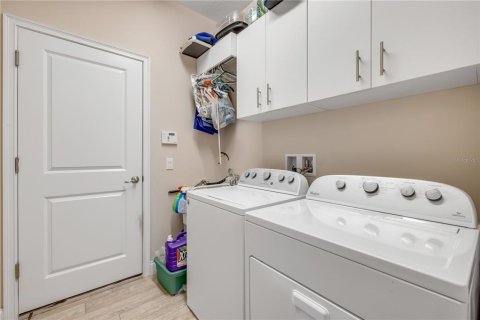 Townhouse in New Smyrna Beach, Florida 4 bedrooms, 221.01 sq.m. № 2110715 - photo 22