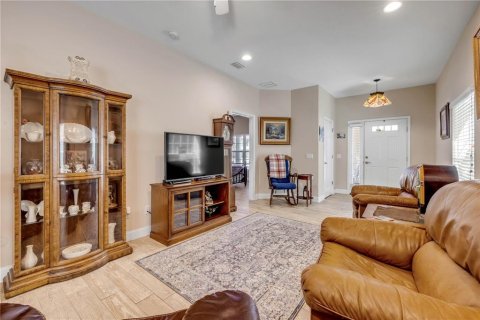 Townhouse in New Smyrna Beach, Florida 4 bedrooms, 221.01 sq.m. № 2110715 - photo 7