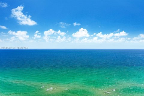 Condo in Sunny Isles Beach, Florida, 3 bedrooms  № 2349129