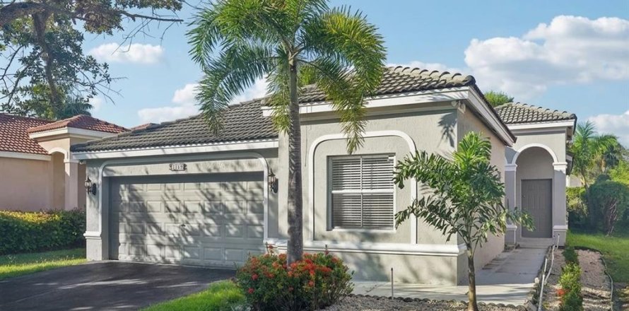 House in Weston, Florida 4 bedrooms, 169.55 sq.m. № 2354734
