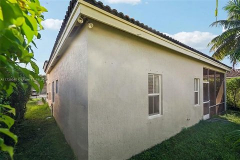 House in Weston, Florida 4 bedrooms, 169.55 sq.m. № 2354734 - photo 14