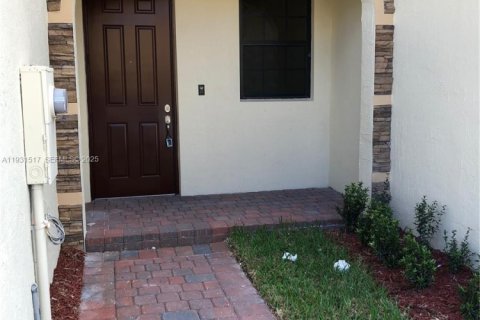 Adosado en alquiler en Homestead, Florida, 3 dormitorios, 130.81 m2 № 1990135 - foto 2