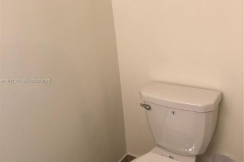 Adosado en alquiler en Homestead, Florida, 3 dormitorios, 130.81 m2 № 1990135 - foto 11