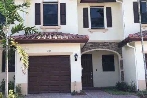 Adosado en alquiler en Homestead, Florida, 3 dormitorios, 130.81 m2 № 1990135 - foto 1