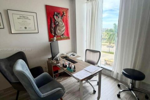 Commercial property in Hallandale Beach, Florida № 2076951 - photo 15