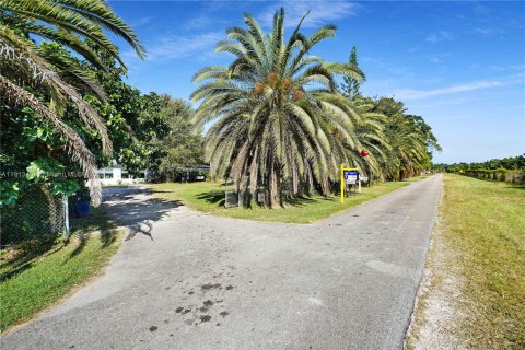 Casa en venta en Homestead, Florida, 5 dormitorios, 193.98 m2 № 1968615 - foto 4