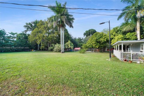 Casa en venta en Homestead, Florida, 5 dormitorios, 193.98 m2 № 1968615 - foto 10