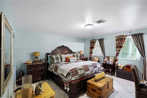 Casa en venta en Homestead, Florida, 5 dormitorios, 193.98 m2 № 1968615 - foto 24