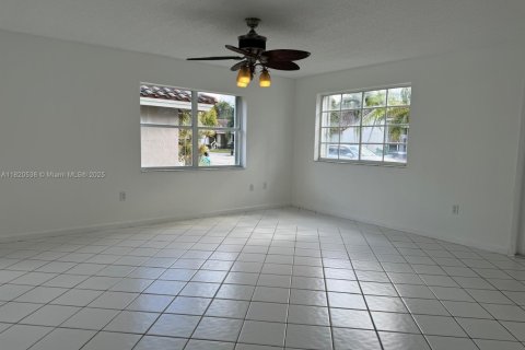 Снять в аренду виллу или дом в Санрайз, Флорида 5 спален, 261.98м2, № 2015073 - фото 23