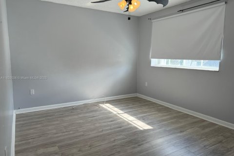 Снять в аренду виллу или дом в Санрайз, Флорида 5 спален, 261.98м2, № 2015073 - фото 7