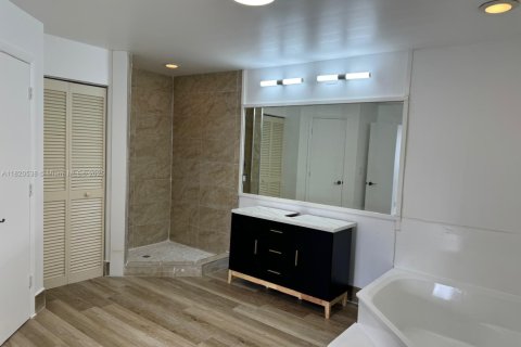 Снять в аренду виллу или дом в Санрайз, Флорида 5 спален, 261.98м2, № 2015073 - фото 9