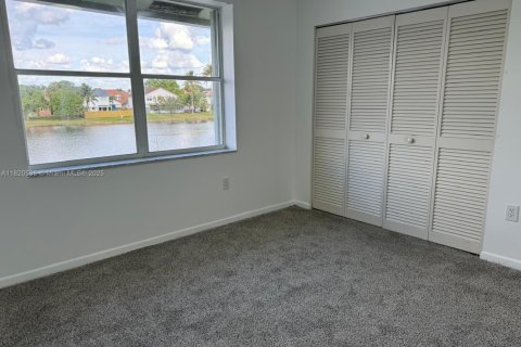 Снять в аренду виллу или дом в Санрайз, Флорида 5 спален, 261.98м2, № 2015073 - фото 12