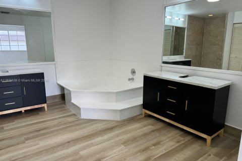 Снять в аренду виллу или дом в Санрайз, Флорида 5 спален, 261.98м2, № 2015073 - фото 10