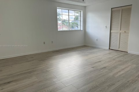 Снять в аренду виллу или дом в Санрайз, Флорида 5 спален, 261.98м2, № 2015073 - фото 8