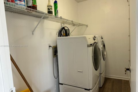 Снять в аренду виллу или дом в Санрайз, Флорида 5 спален, 261.98м2, № 2015073 - фото 28