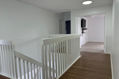 Снять в аренду виллу или дом в Санрайз, Флорида 5 спален, 261.98м2, № 2015073 - фото 25