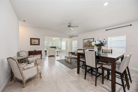 Villa ou maison à vendre à Punta Gorda, Floride: 4 chambres, 174.56 m2 № 2333923 - photo 15