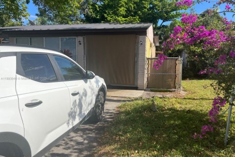 Villa ou maison à vendre à Hollywood, Floride: 3 chambres, 105.44 m2 № 1932378 - photo 6