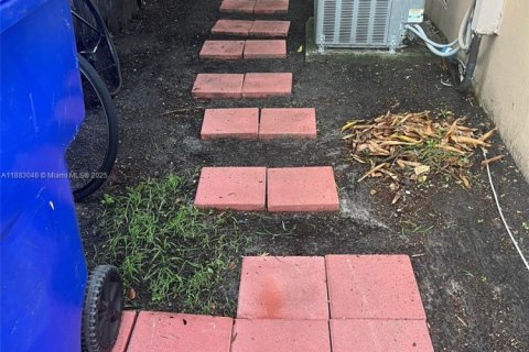 Villa ou maison à vendre à Hollywood, Floride: 3 chambres, 105.44 m2 № 1932378 - photo 11