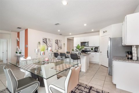 Casa en venta en Deltona, Florida, 4 dormitorios, 170.57 m2 № 1865897 - foto 8