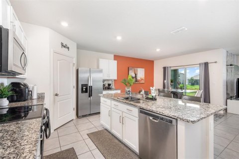 Casa en venta en Deltona, Florida, 4 dormitorios, 170.57 m2 № 1865897 - foto 12