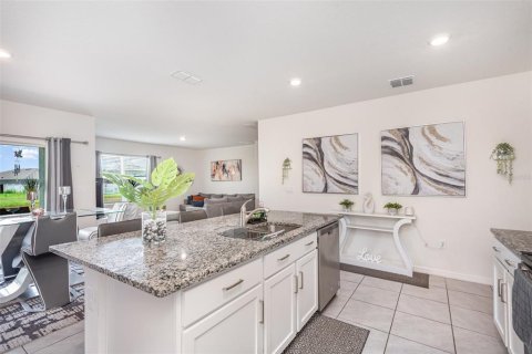 Casa en venta en Deltona, Florida, 4 dormitorios, 170.57 m2 № 1865897 - foto 11