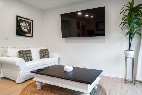 Casa en alquiler en Homestead, Florida, 4 dormitorios, 251.58 m2 № 1952036 - foto 8
