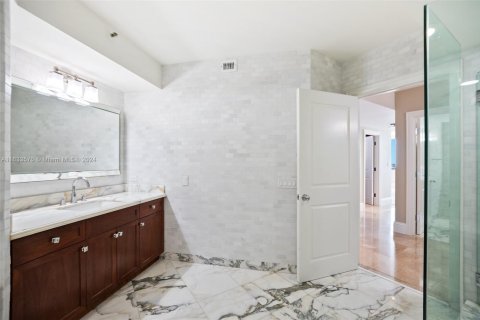 Condo in Miami, Florida, 3 bedrooms  № 1861052 - photo 19