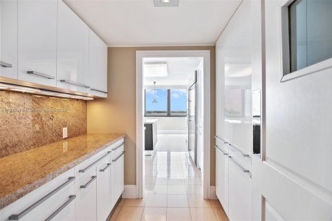 Condo in Miami, Florida, 3 bedrooms  № 1861052 - photo 10
