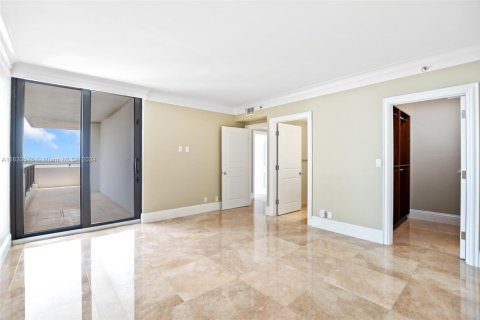 Condo in Miami, Florida, 3 bedrooms  № 1861052 - photo 22