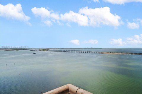 Condo in Miami, Florida, 3 bedrooms  № 1861052 - photo 1