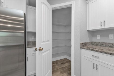 House in Port Charlotte, Florida 3 bedrooms, 167.04 sq.m. № 2217720 - photo 7